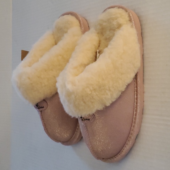 BearPaw Other - Bearpaw Loki Youth Fluffy Slipper sz 4